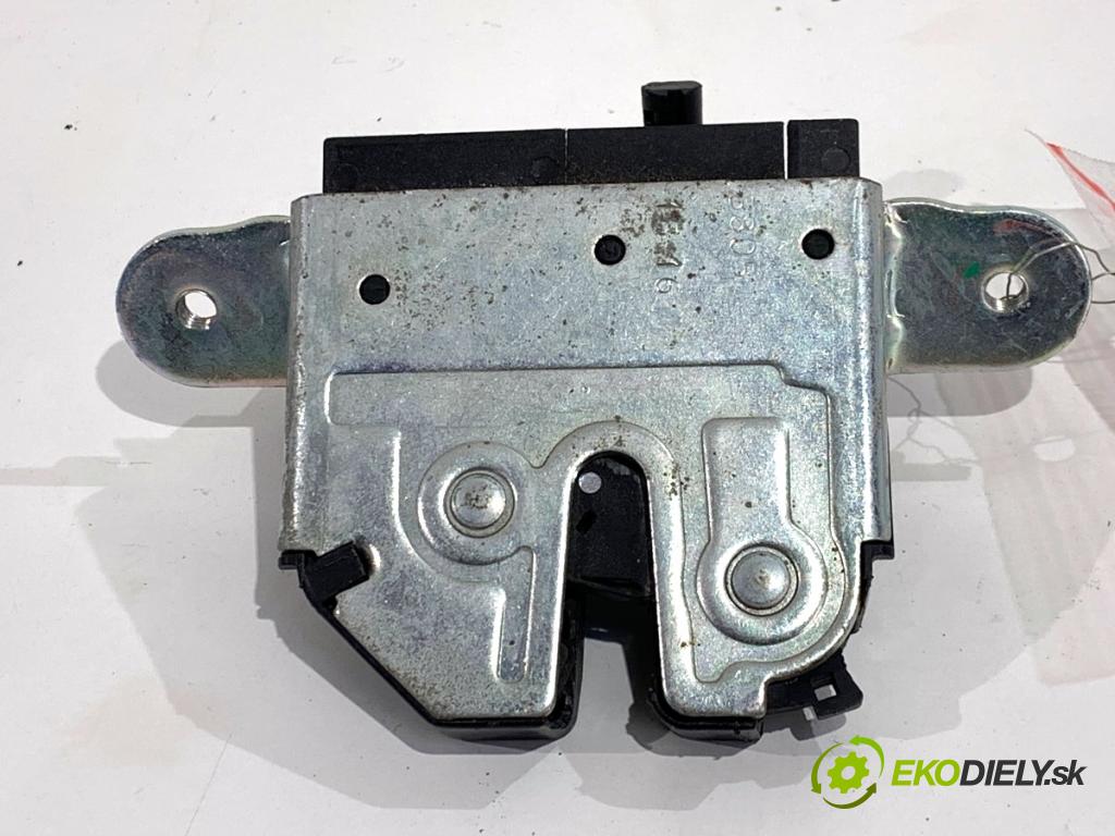 OPEL CORSA E liftback 2016 66 kW 1.4 LPG (08, 68) 1398 zámok dveří zadní část 39021416
