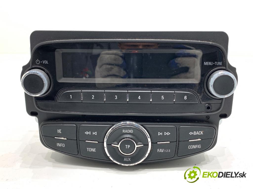 OPEL CORSA E liftback 2016 66 kW 1.4 LPG (08, 68) 1398 RADIO 39012676 (Audio zařízení)