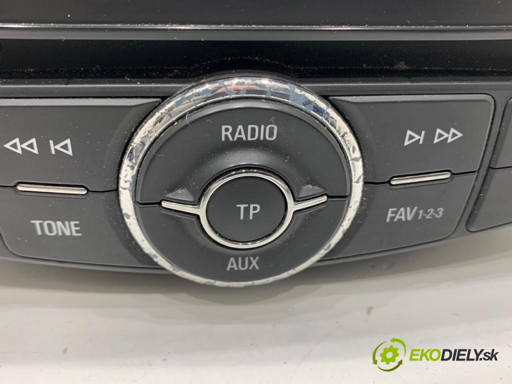 OPEL CORSA E liftback 2016 66 kW 1.4 LPG (08, 68) 1398 RADIO 39012676 (Audio zařízení)