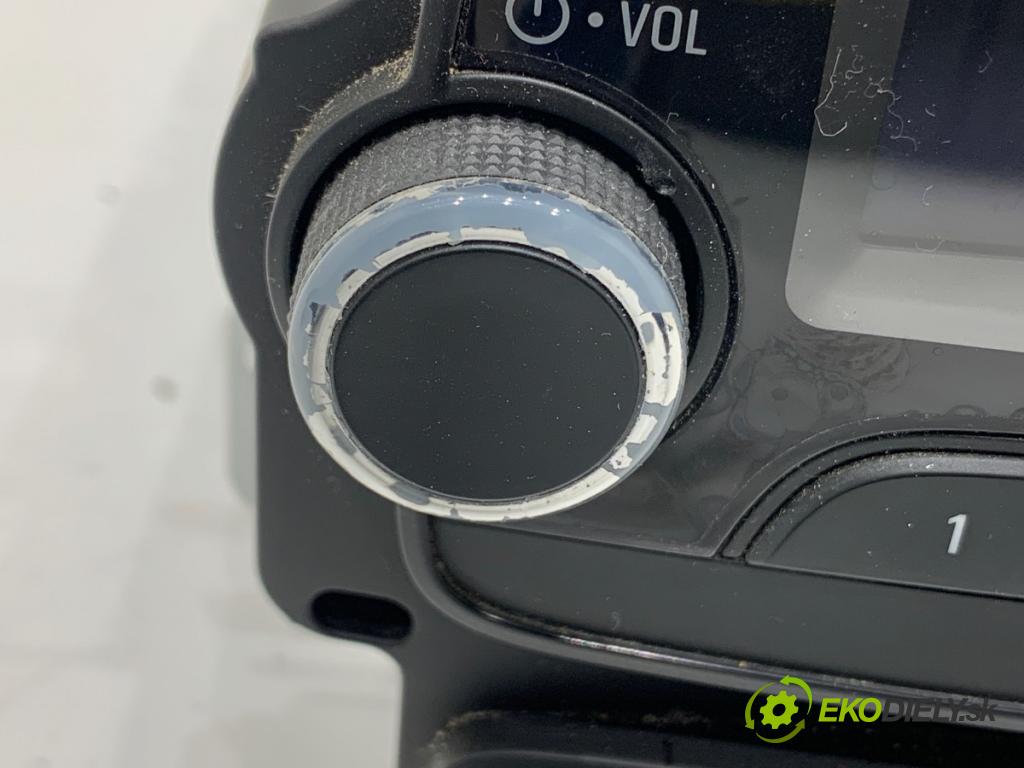 OPEL CORSA E liftback 2016 66 kW 1.4 LPG (08, 68) 1398 RADIO 39012676 (Audio zařízení)