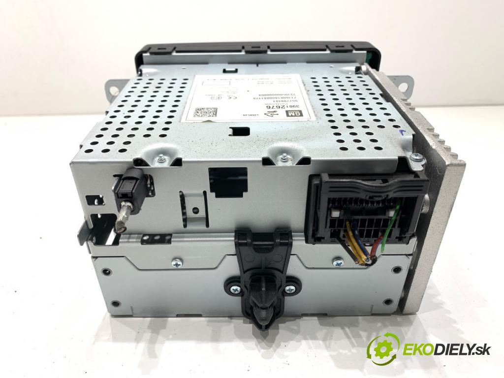 OPEL CORSA E liftback 2016 66 kW 1.4 LPG (08, 68) 1398 RADIO 39012676 (Audio zařízení)