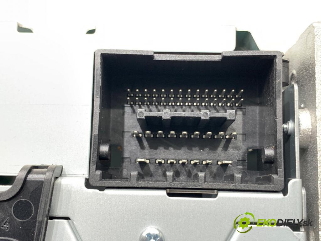 OPEL CORSA E liftback 2016 66 kW 1.4 LPG (08, 68) 1398 RADIO 39012676 (Audio zařízení)