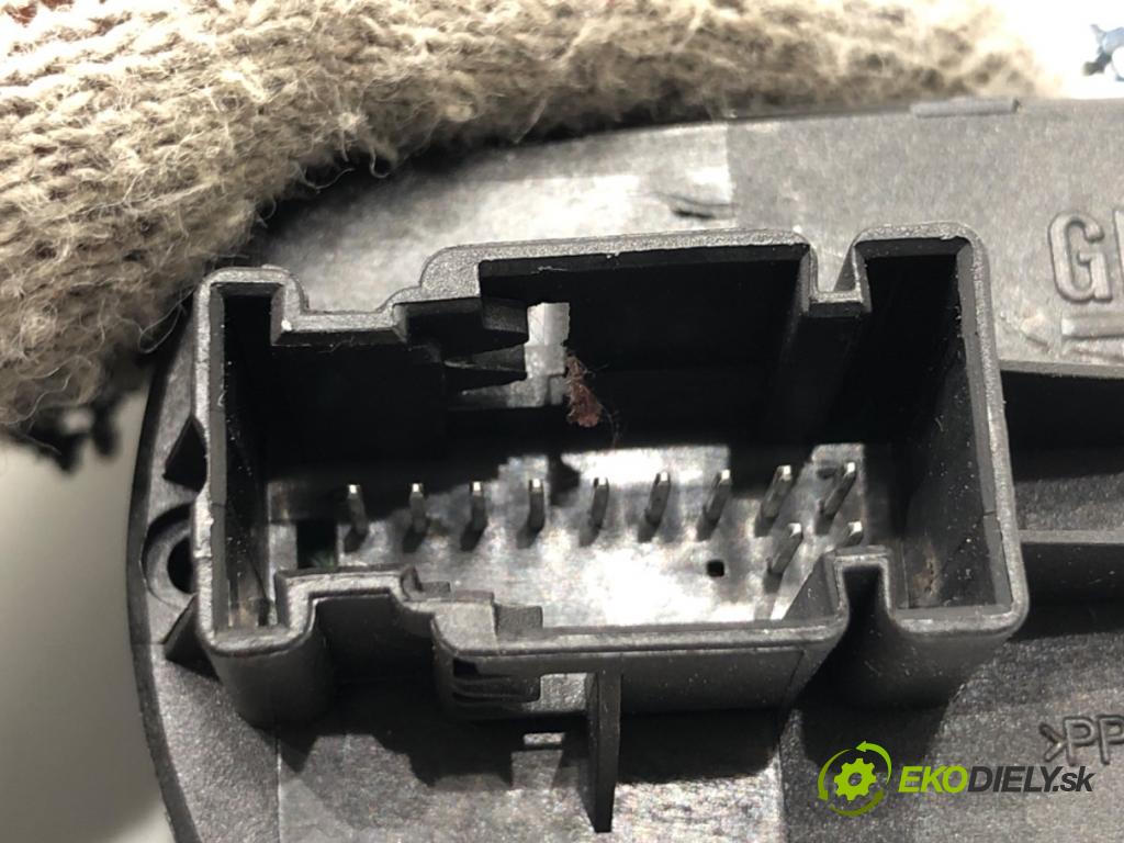 OPEL CORSA E liftback 2016 66 kW 1.4 LPG (08, 68) 1398 Prepínač okien 13430017 (Prepínacie páčky pod volantom)