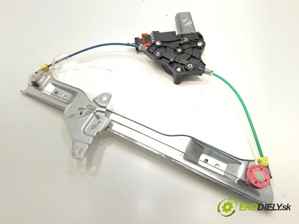 OPEL CORSA E liftback 2016 66 kW 1.4 LPG (08, 68) 1398 mechanismus okna levý přední část 13447038