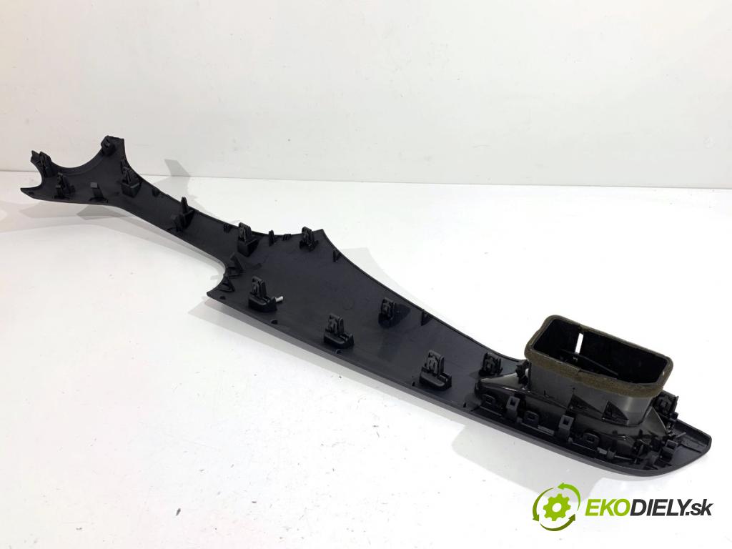 OPEL CORSA E liftback 2016 66 kW 1.4 LPG (08, 68) 1398 lišty kryt 39050125 13377947 (Lišta)