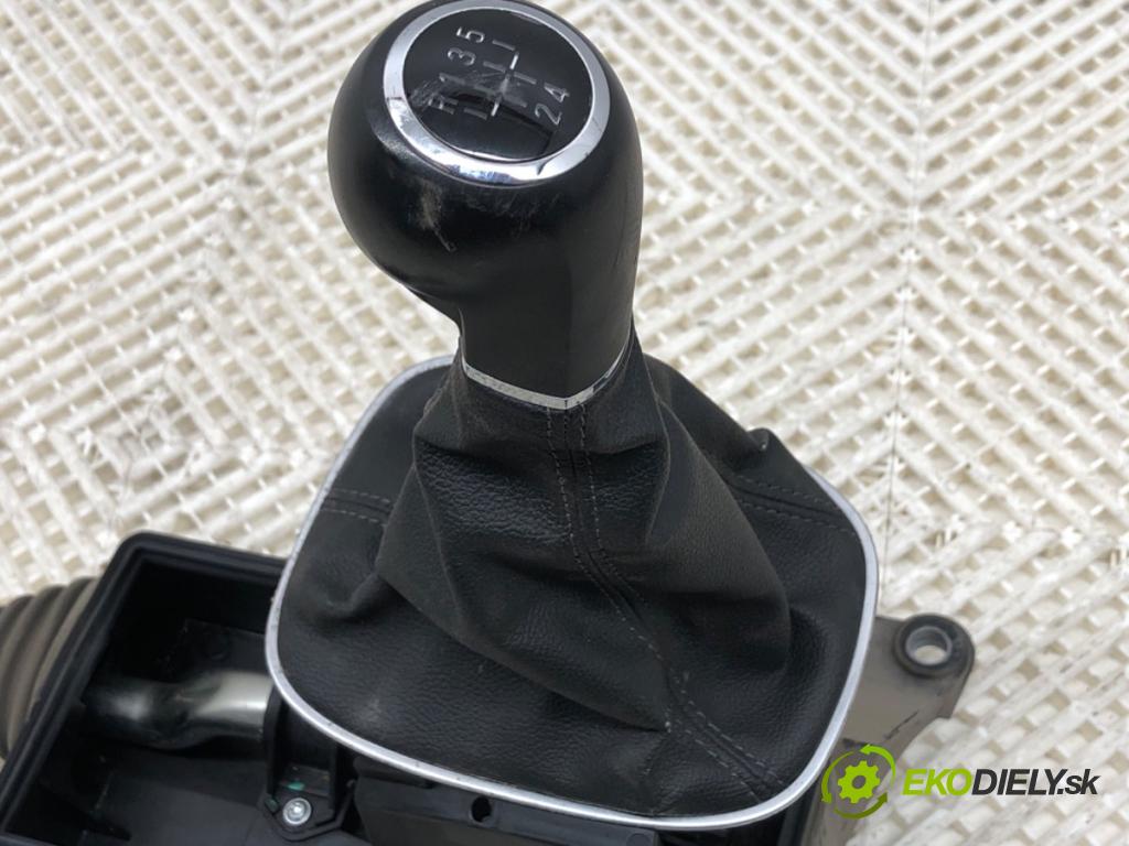 OPEL CORSA E liftback 2016 66 kW 1.4 LPG (08, 68) 1398 Kulisa 55490859 (Rýchlostná páka (kulisa))