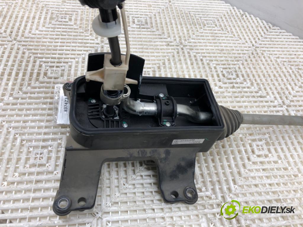 OPEL CORSA E liftback 2016 66 kW 1.4 LPG (08, 68) 1398 Kulisa 55490859 (Rýchlostná páka (kulisa))