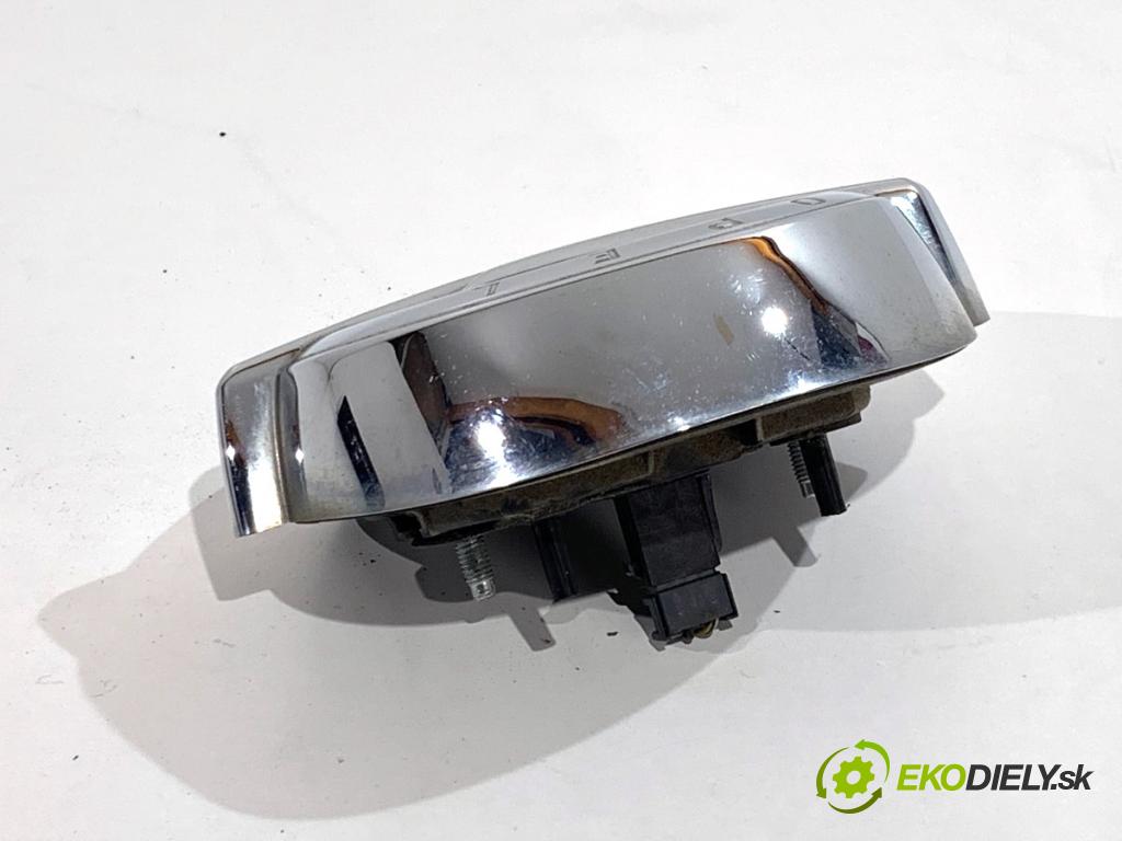 OPEL CORSA E liftback 2016 66 kW 1.4 LPG (08, 68) 1398 klika dveří zadní část 563697283