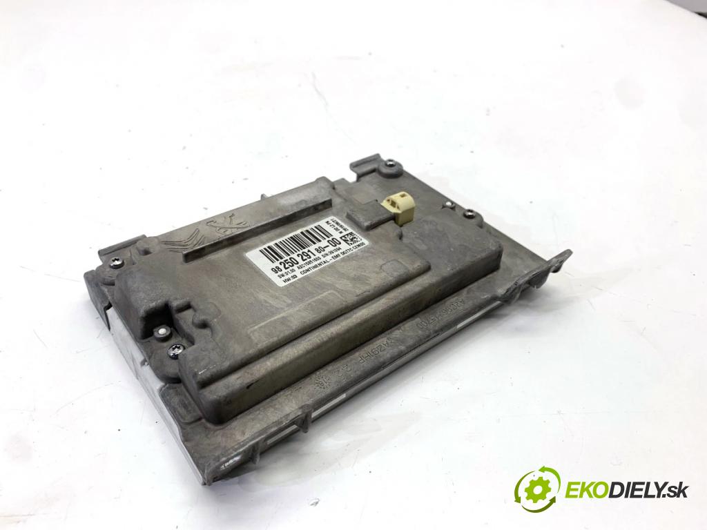 PEUGEOT 2008 I SUV 2018 81 kW 1.2 THP 110 / PureTech 110 1199 Dislpej 9825029180 (Prístrojová doska)