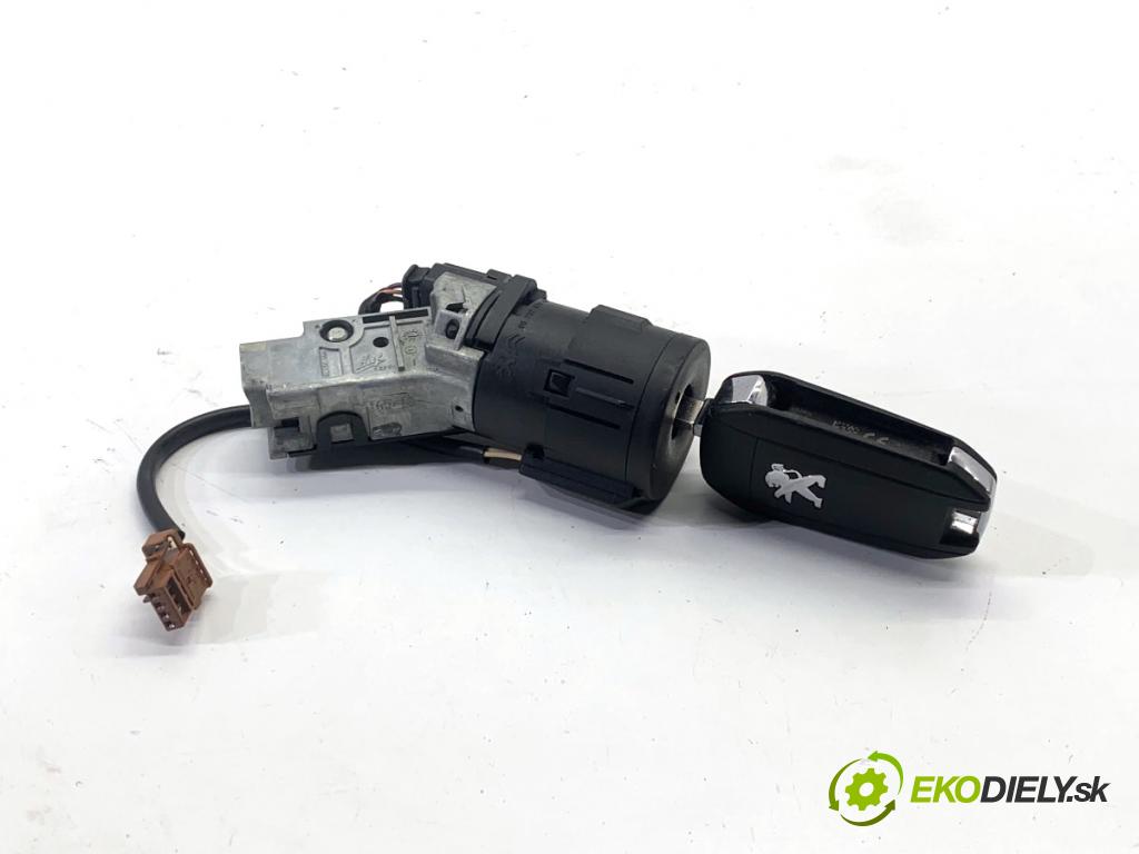 PEUGEOT 2008 I SUV 2018 81 kW 1.2 THP 110 / PureTech 110 1199 spinačka 9673257480 (Spínacia skrinka)