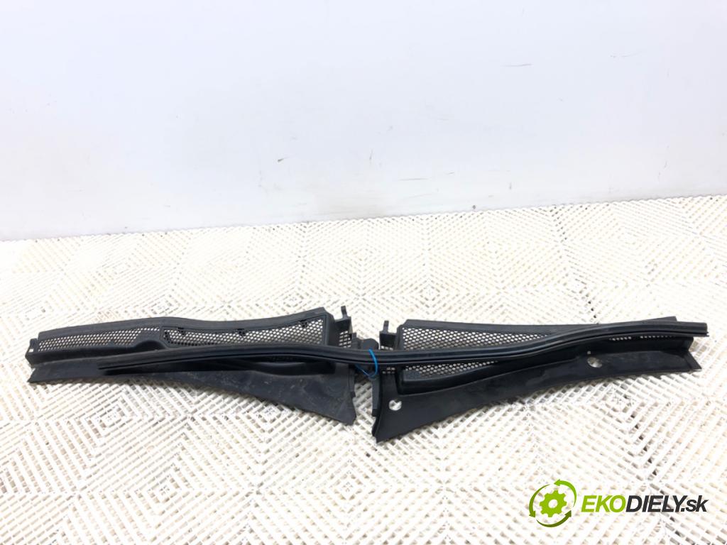 PEUGEOT 2008 I SUV 2018 81 kW 1.2 THP 110 / PureTech 110 1199 Torpédo, plast pod čelné okno 9673302777 9673303577 (Torpédo (plast pod čelným sklom))