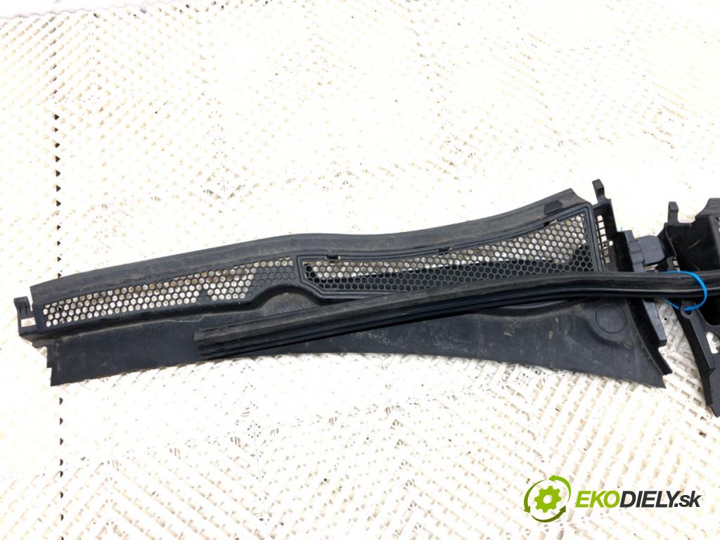 PEUGEOT 2008 I SUV 2018 81 kW 1.2 THP 110 / PureTech 110 1199 Torpédo, plast pod čelné okno 9673302777 9673303577 (Torpédo (plast pod čelným sklom))