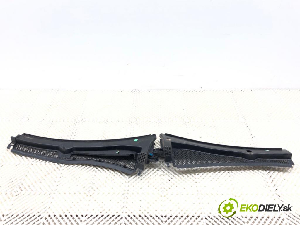 PEUGEOT 2008 I SUV 2018 81 kW 1.2 THP 110 / PureTech 110 1199 Torpédo, plast pod čelné okno 9673302777 9673303577 (Torpédo (plast pod čelným sklom))