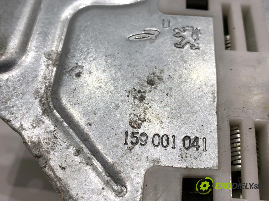 PEUGEOT 2008 I SUV 2018 81 kW 1.2 THP 110 / PureTech 110 1199 mechanismus okna pravý přední část 9819905480
