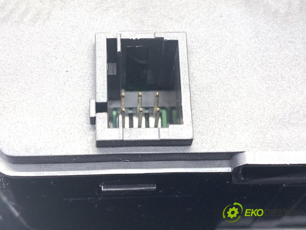 PEUGEOT 2008 I SUV 2018 81 kW 1.2 THP 110 / PureTech 110 1199 Panel ovládania kúrenia 98195706XU (Prepínacie páčky pod volantom)