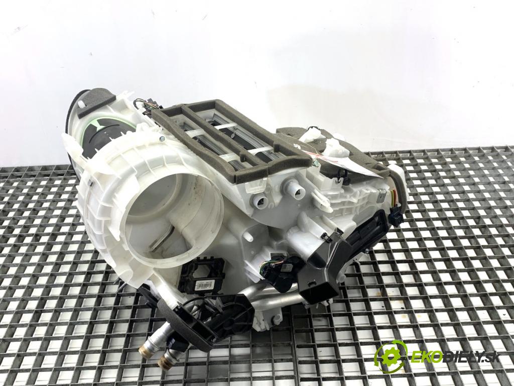 PEUGEOT 2008 I SUV 2018 81 kW 1.2 THP 110 / PureTech 110 1199 topné těleso radiátor topení KOMBAJN 9815229880