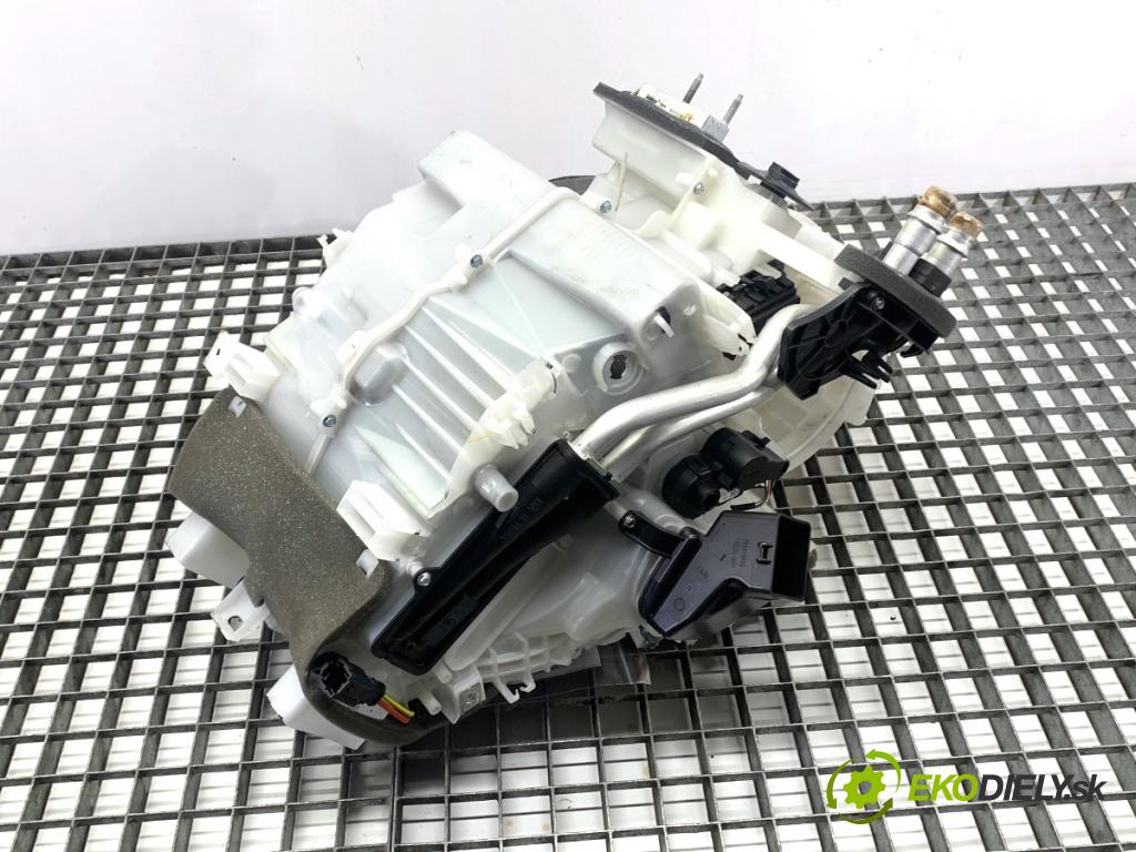 PEUGEOT 2008 I SUV 2018 81 kW 1.2 THP 110 / PureTech 110 1199 topné těleso radiátor topení KOMBAJN 9815229880