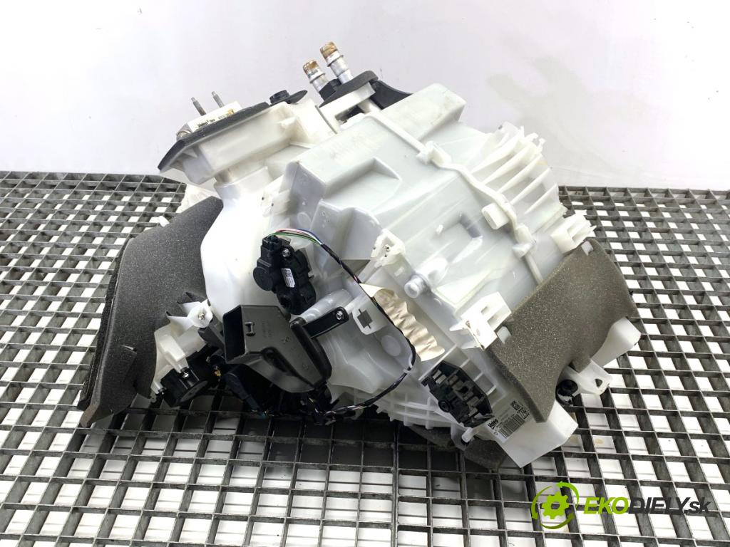 PEUGEOT 2008 I SUV 2018 81 kW 1.2 THP 110 / PureTech 110 1199 topné těleso radiátor topení KOMBAJN 9815229880