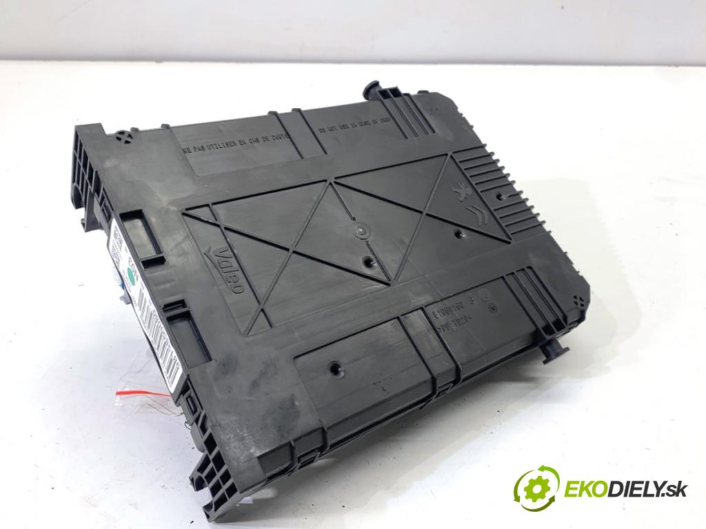 PEUGEOT 2008 I SUV 2018 81 kW 1.2 THP 110 / PureTech 110 1199 Modul BSI 9819850080 (Poistková skrinka)