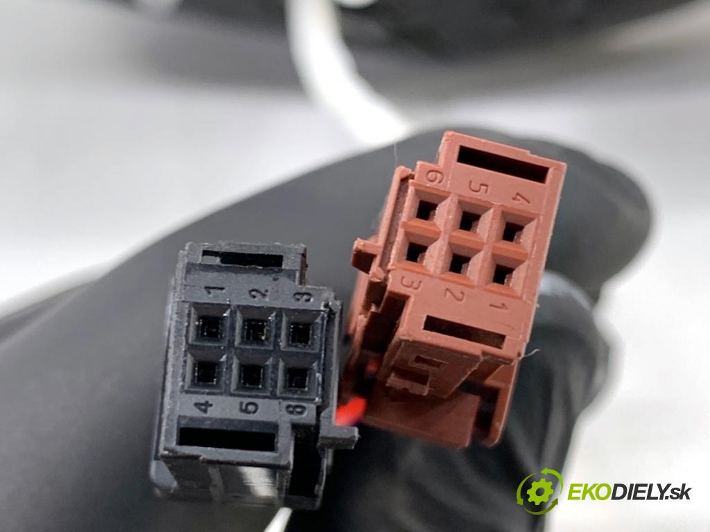 PEUGEOT 2008 I SUV 2018 81 kW 1.2 THP 110 / PureTech 110 1199 zpětné zrcátko levý