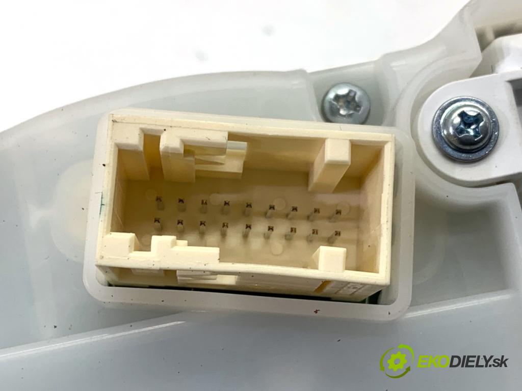 PEUGEOT 2008 I SUV 2018 81 kW 1.2 THP 110 / PureTech 110 1199 Prístrojovka 9824708180 (Prístrojová doska)