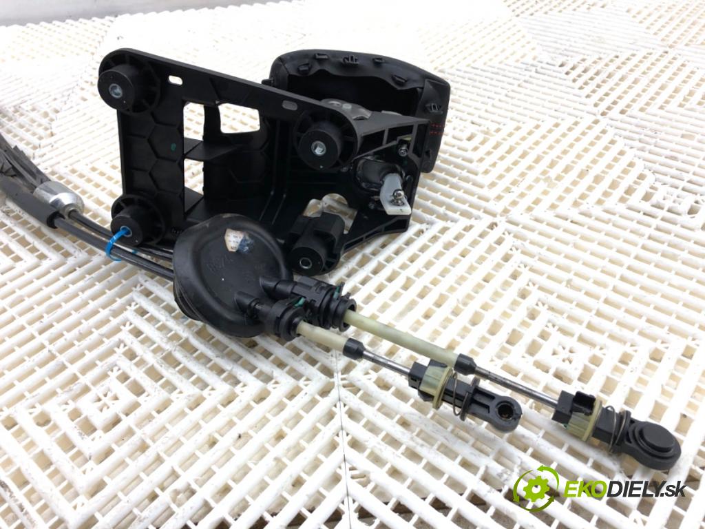 PEUGEOT 2008 I SUV 2018 81 kW 1.2 THP 110 / PureTech 110 1199 Kulisa 9808161780 (Rýchlostná páka (kulisa))