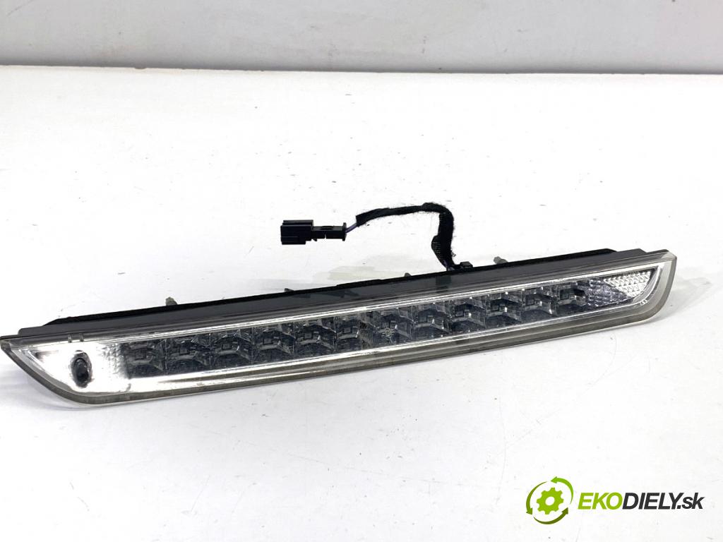 PEUGEOT 2008 I SUV 2018 81 kW 1.2 THP 110 / PureTech 110 1199 světlo brzdových světel 9688016380