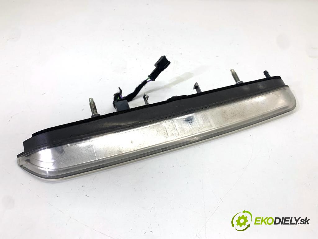 PEUGEOT 2008 I SUV 2018 81 kW 1.2 THP 110 / PureTech 110 1199 světlo brzdových světel 9688016380