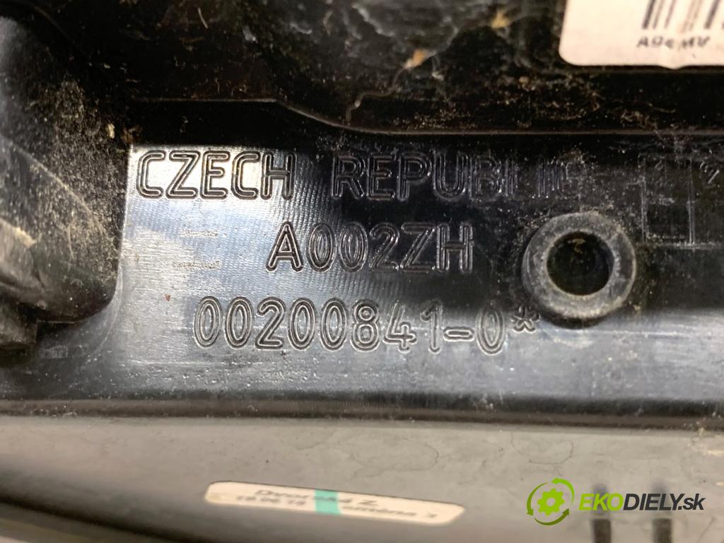PEUGEOT 2008 I SUV 2018 81 kW 1.2 THP 110 / PureTech 110 1199 světlo pravý zadní část
