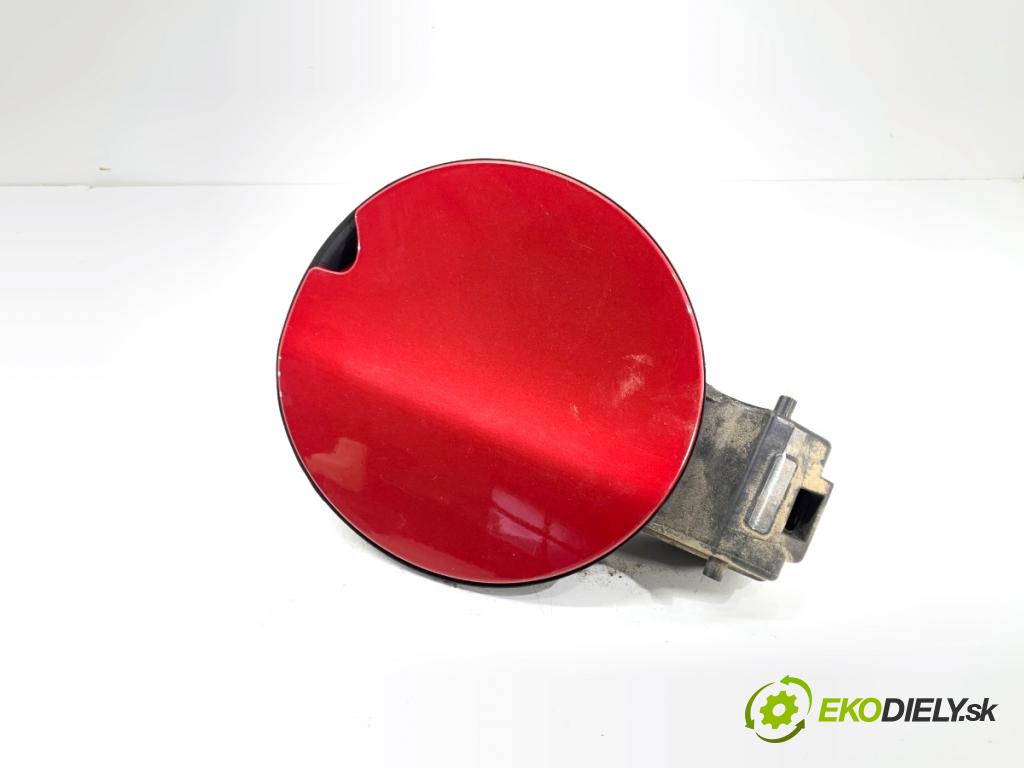 PEUGEOT 2008 I SUV 2018 81 kW 1.2 THP 110 / PureTech 110 1199 dvířka nádrže paliva  (Klika dveří ostatní)