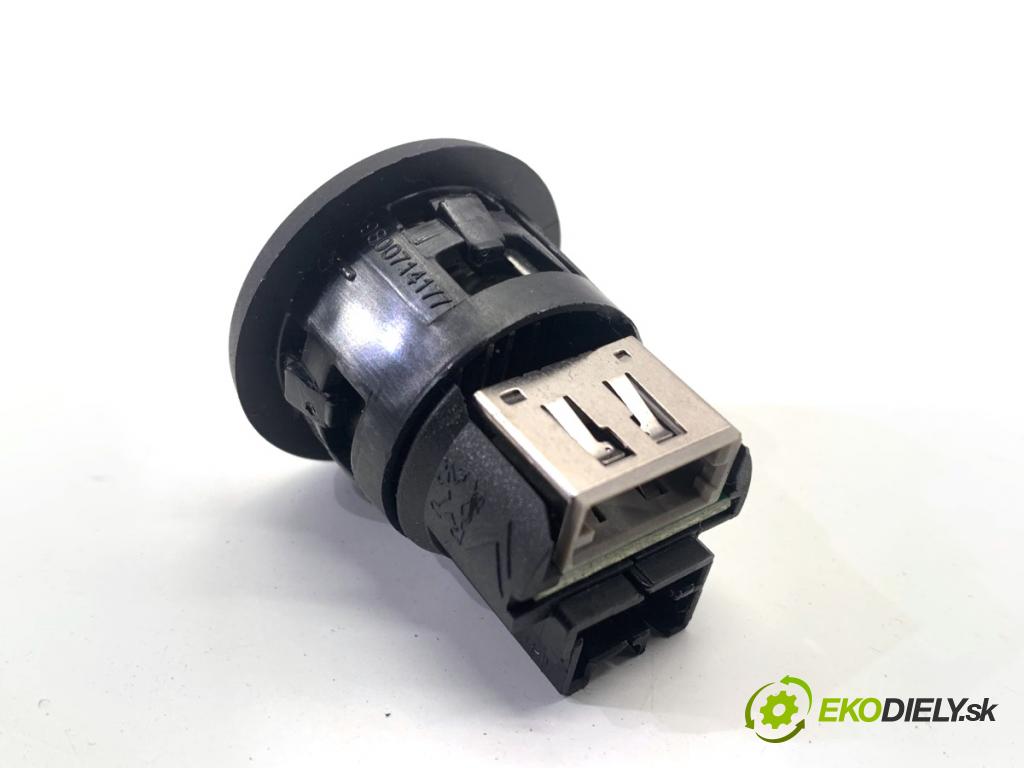 PEUGEOT 2008 I SUV 2018 81 kW 1.2 THP 110 / PureTech 110 1199 HNÍZDO: USB 9664795277