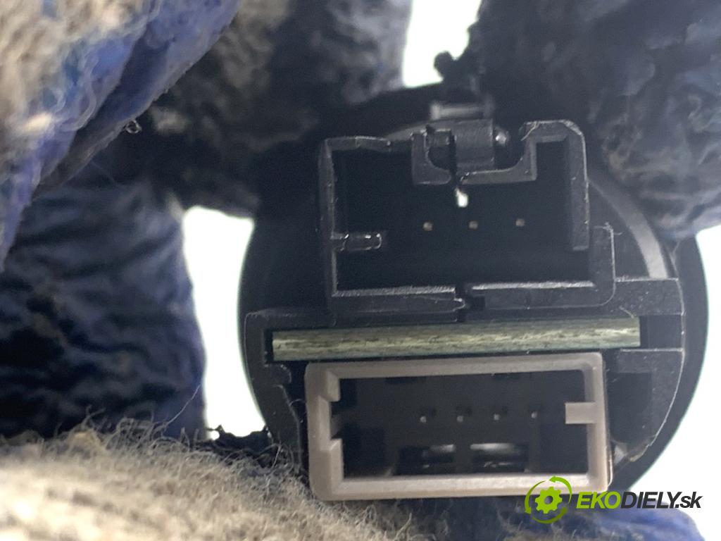 PEUGEOT 2008 I SUV 2018 81 kW 1.2 THP 110 / PureTech 110 1199 HNÍZDO: USB 9664795277