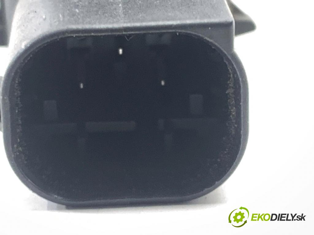 PEUGEOT 2008 I SUV 2018 81 kW 1.2 THP 110 / PureTech 110 1199 snímač PDC 9675202477XT