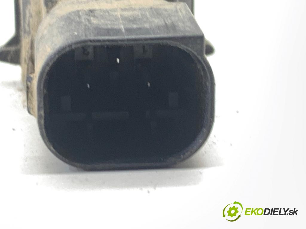 PEUGEOT 2008 I SUV 2018 81 kW 1.2 THP 110 / PureTech 110 1199 snímač PDC 9675202477XT