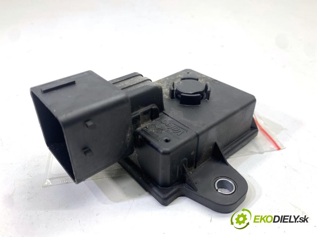 PEUGEOT 2008 I SUV 2018 81 kW 1.2 THP 110 / PureTech 110 1199 modul Start brzdových světel 9828207680