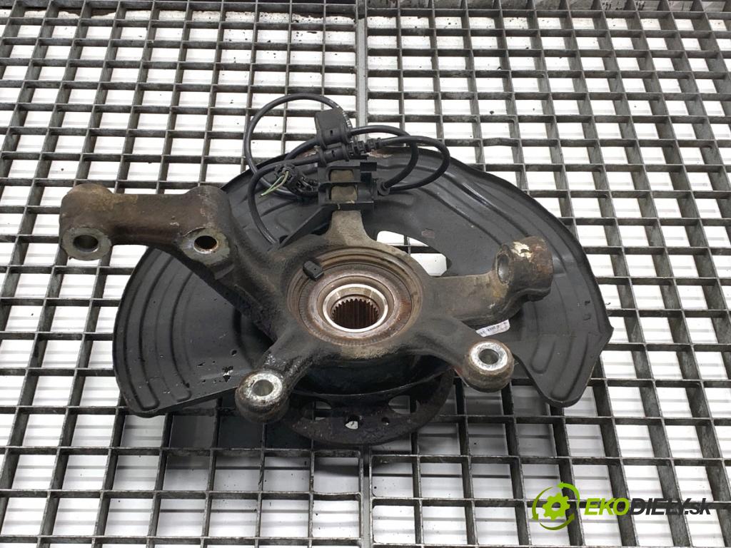 MERCEDES-BENZ W176 liftback 2012 90 kW A 180 (176.042) 1595 náboj pravy predný