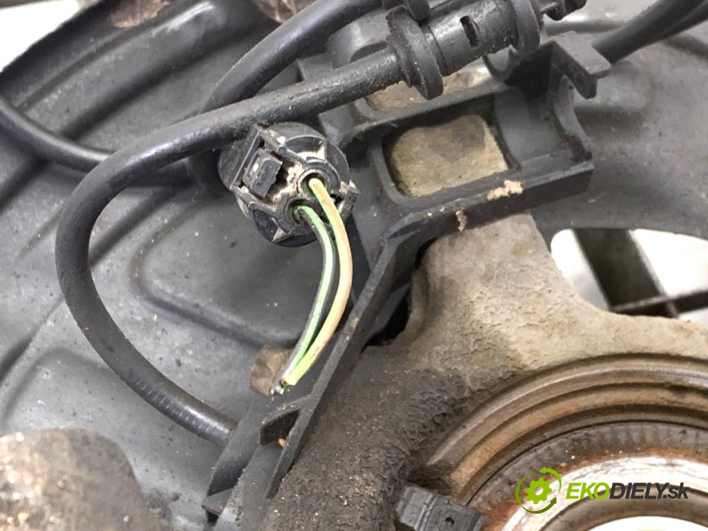 MERCEDES-BENZ W176 liftback 2012 90 kW A 180 (176.042) 1595 náboj pravy predný