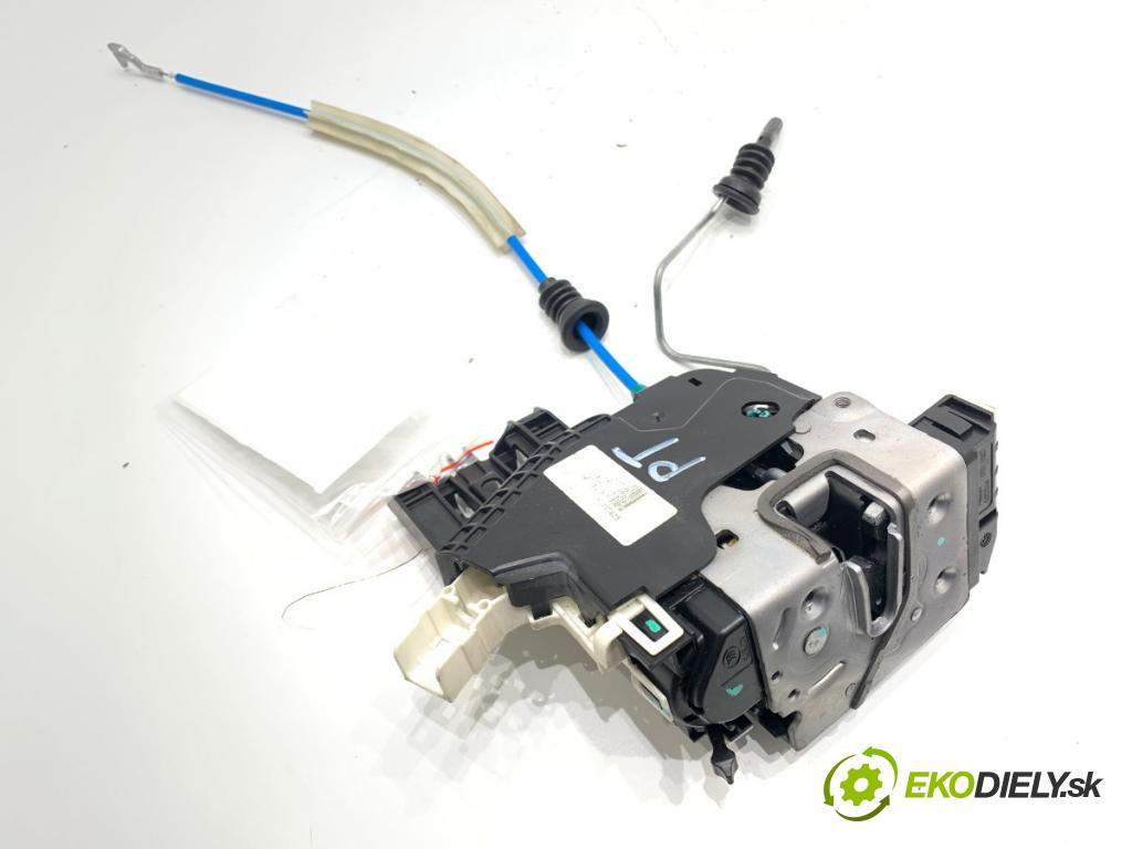 MERCEDES-BENZ W176 liftback 2012 90 kW A 180 (176.042) 1595 zámok Dvere pravy zad