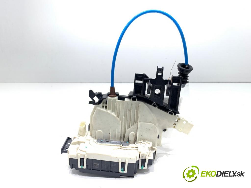 MERCEDES-BENZ W176 liftback 2012 90 kW A 180 (176.042) 1595 zámok Dvere pravy predný 