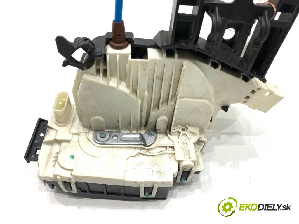 MERCEDES-BENZ W176 liftback 2012 90 kW A 180 (176.042) 1595 zámok Dvere pravy predný