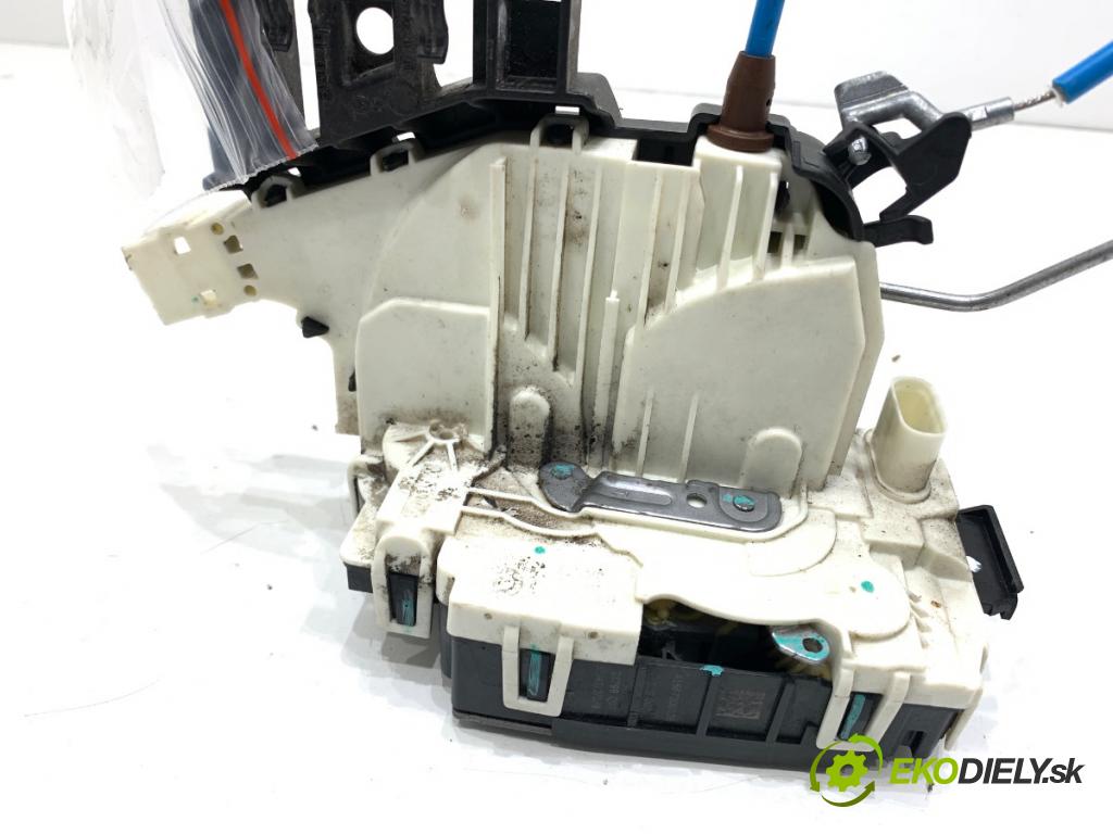 MERCEDES-BENZ W176 liftback 2012 90 kW A 180 (176.042) 1595 zámok Dvere ľavy predný