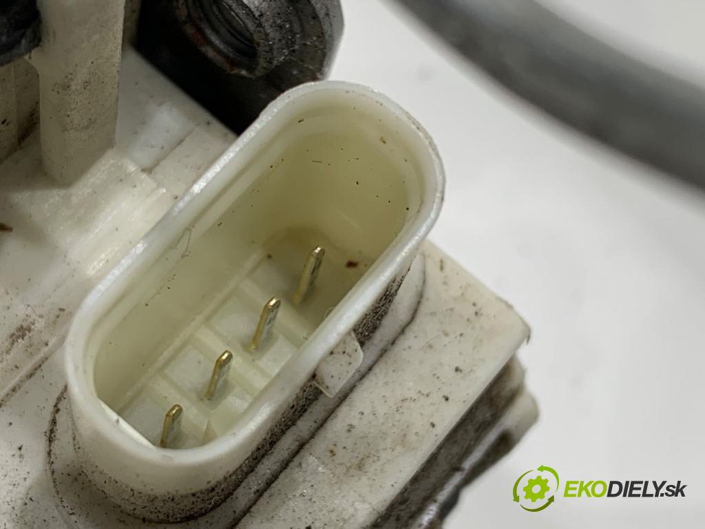 MERCEDES-BENZ W176 liftback 2012 90 kW A 180 (176.042) 1595 zámok Dvere ľavy predný