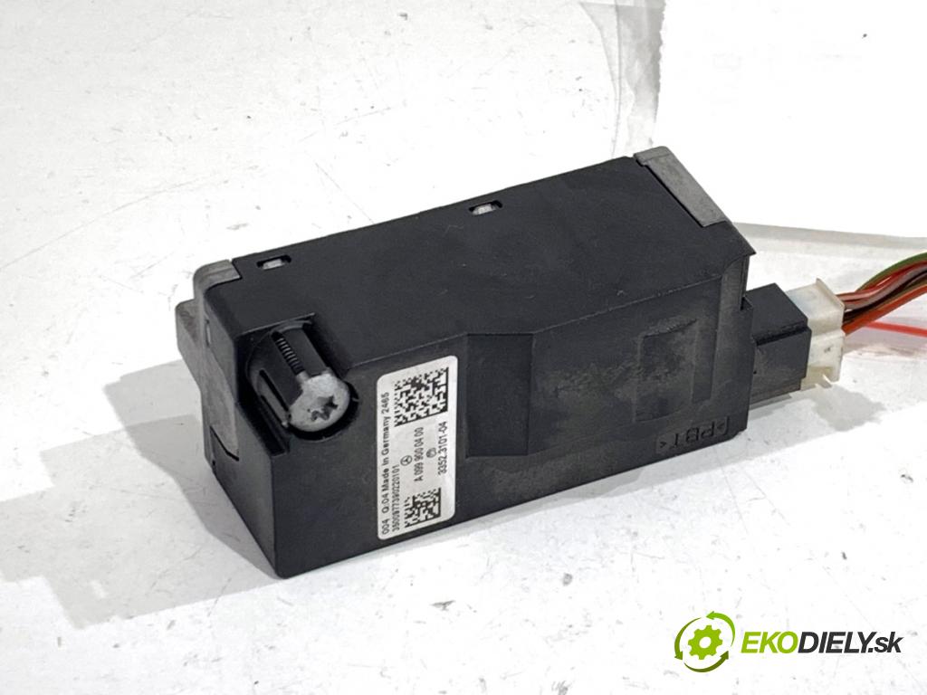 MERCEDES-BENZ W176 liftback 2012 90 kW A 180 (176.042) 1595 blokáda volantu A0999000400 (Řízení ostatní)