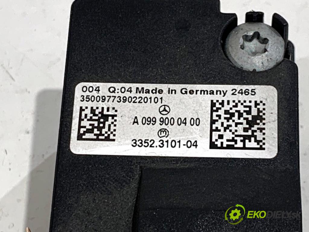 MERCEDES-BENZ W176 liftback 2012 90 kW A 180 (176.042) 1595 blokáda volantu A0999000400 (Riadenie ostatné)