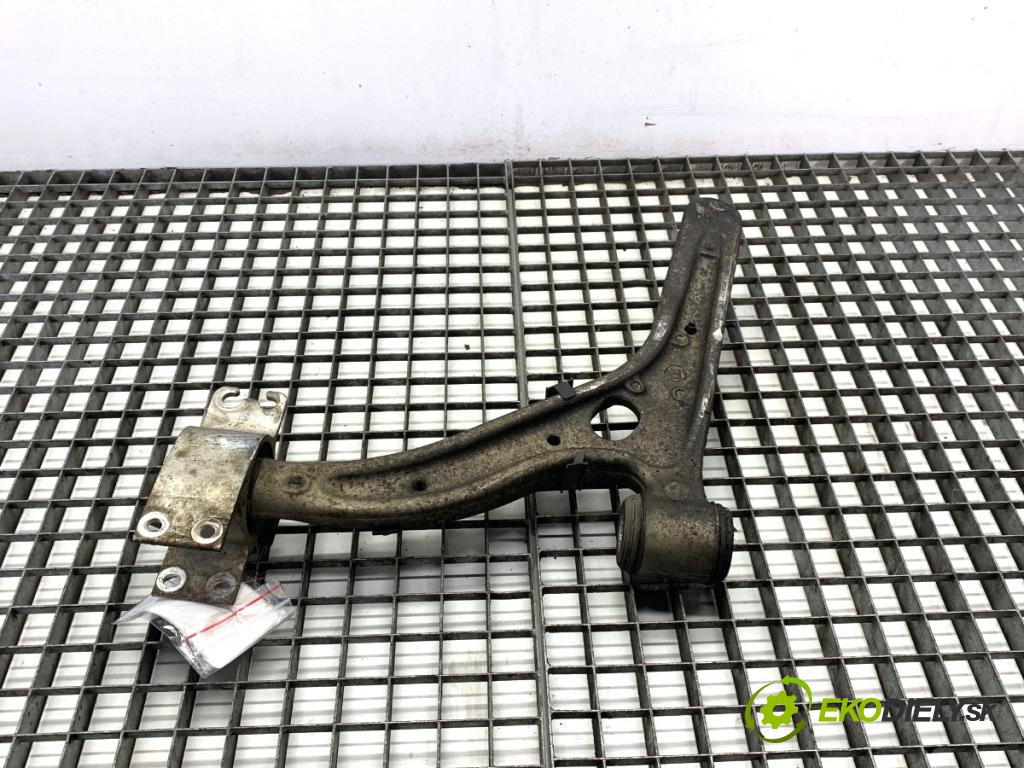 MERCEDES-BENZ W176 liftback 2012 90 kW A 180 (176.042) 1595 Rameno pravy predný