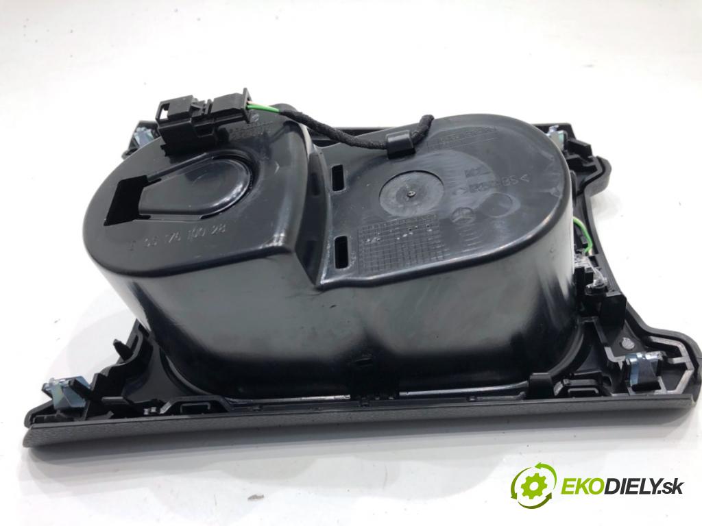 MERCEDES-BENZ W176 liftback 2012 90 kW A 180 (176.042) 1595 Držiak na nápoje A1766801610 (Držiak (úchyt) na nápoje)