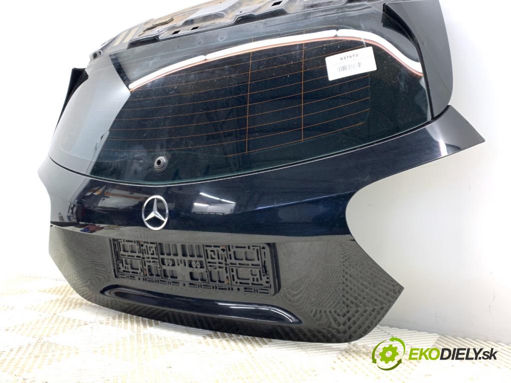 MERCEDES-BENZ W176 liftback 2012 90 kW A 180 (176.042) 1595 kapota zadní část
