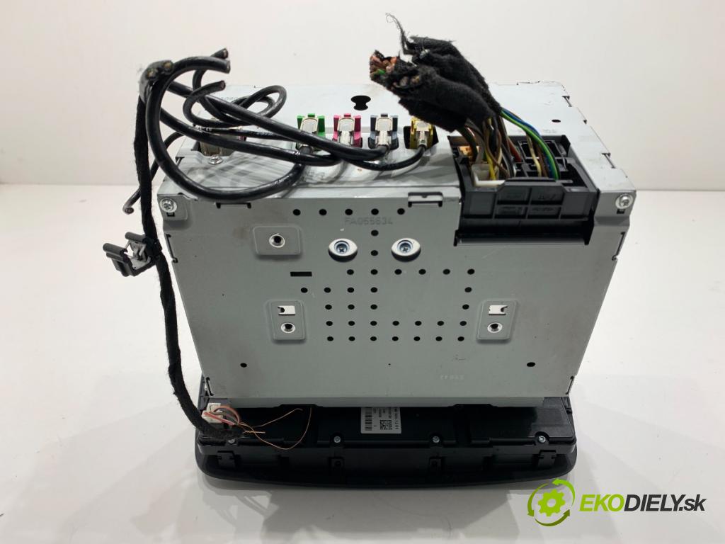 MERCEDES-BENZ W176 liftback 2012 90 kW A 180 (176.042) 1595 RADIO A2469003108 (Audio zariadenie)