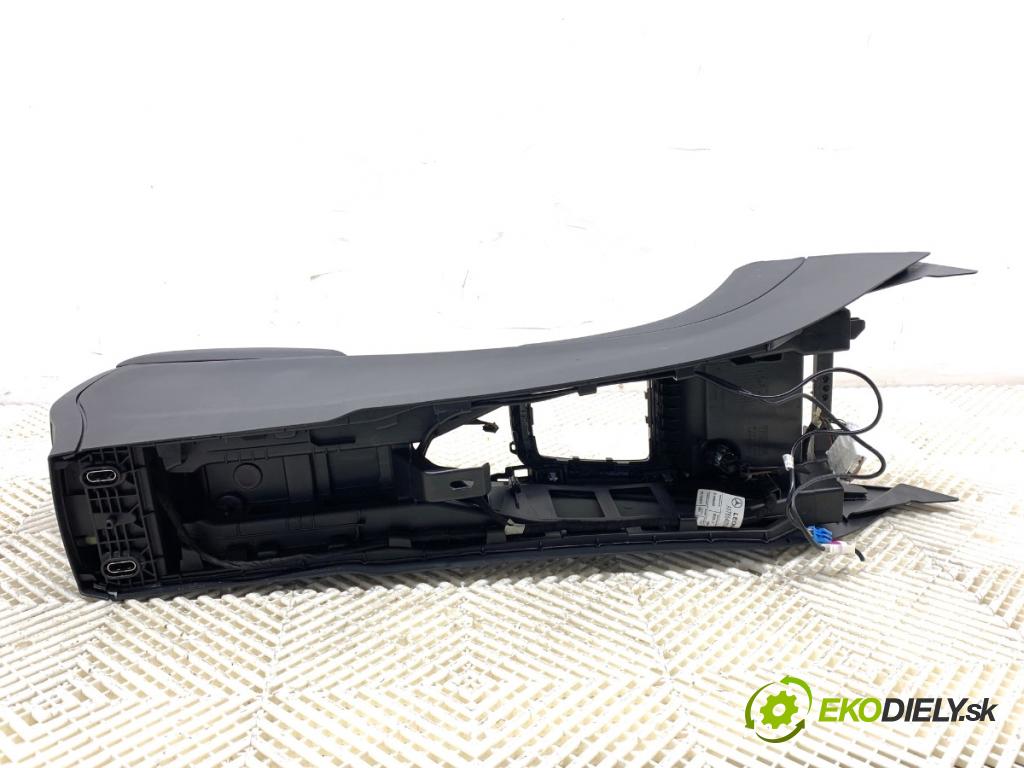 MERCEDES-BENZ W176 liftback 2012 90 kW A 180 (176.042) 1595 Tunel stredový opierka A1765405905