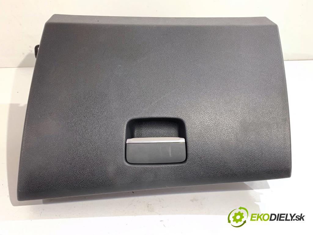 MERCEDES-BENZ W176 liftback 2012 90 kW A 180 (176.042) 1595 Priehradka, kastlík spolujazdca  (Priehradka (kastlík))